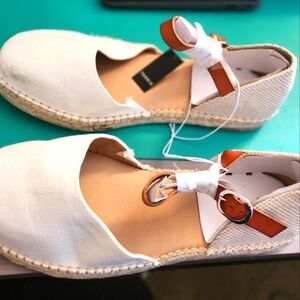 NWT Torrid Ivory and Brown Espadrille Flats